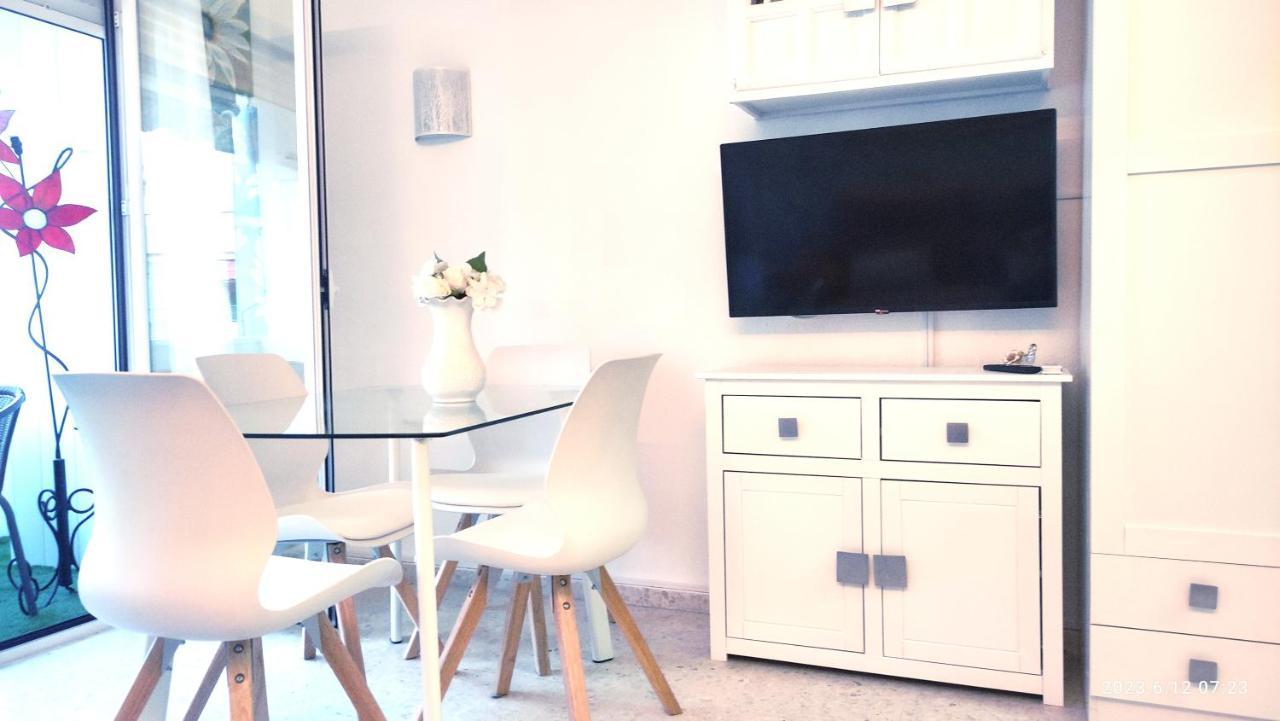 Rosalia Playa San Cristobal Wifi Netflix *